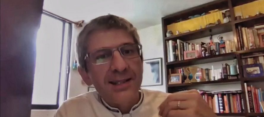 Colisión de dos agujeros negros, brinda información para entender origen de las estrellas: William Lee Alardín
